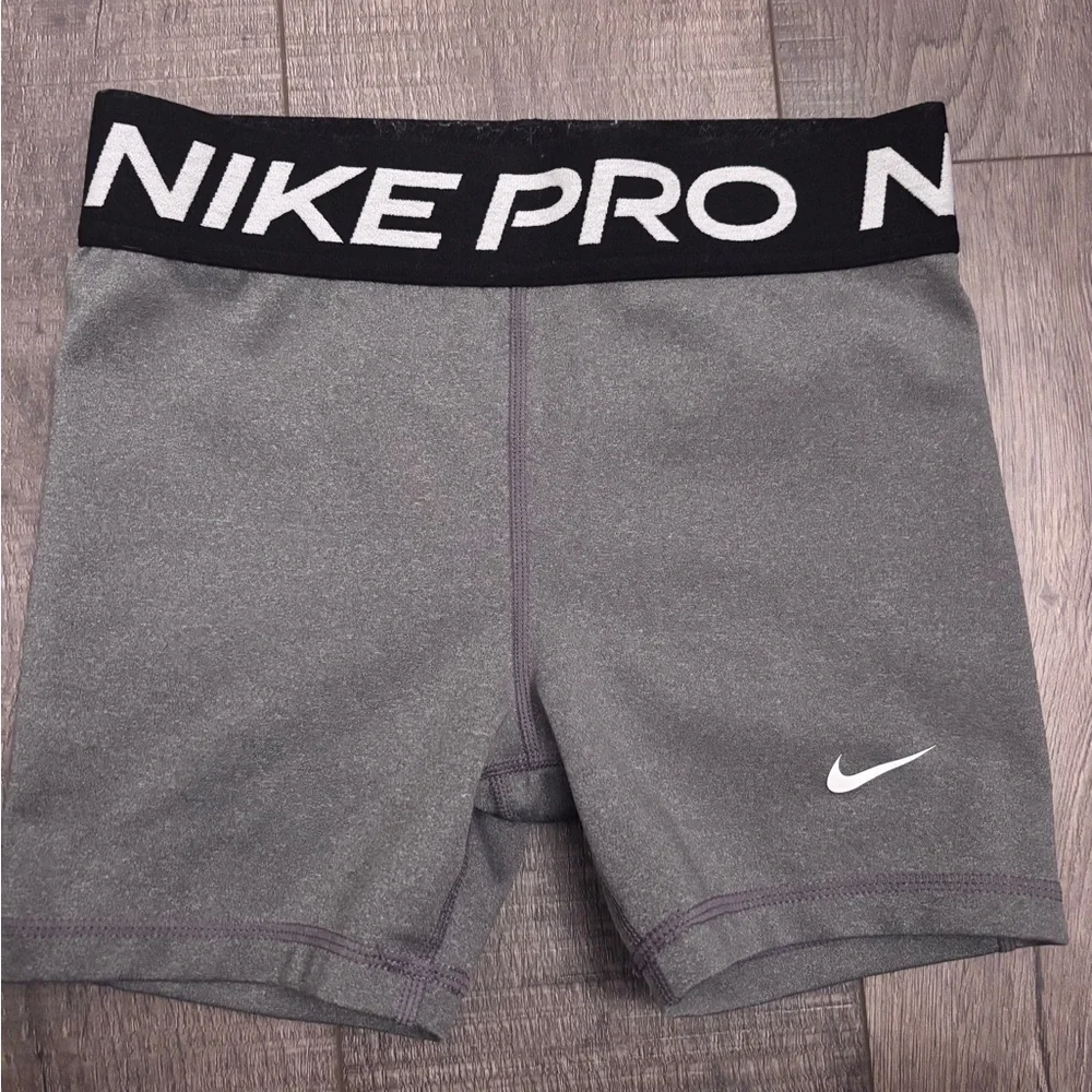 Youth Medium Nike Pro Charcoal Training Shorts - Picture 1 of 5